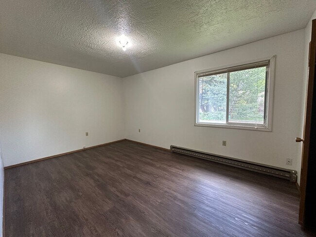 Building Photo - 806