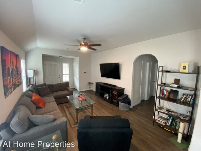 Building Photo - 3 br, 2 bath House - 991 Crossing Drive