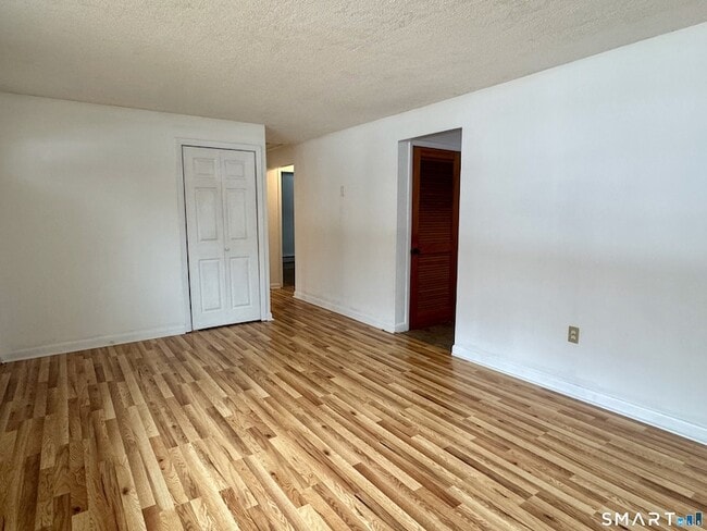 Building Photo - 12 Nutmeg Dr