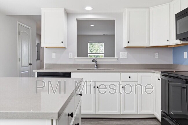 Building Photo - 65 Darien Dr