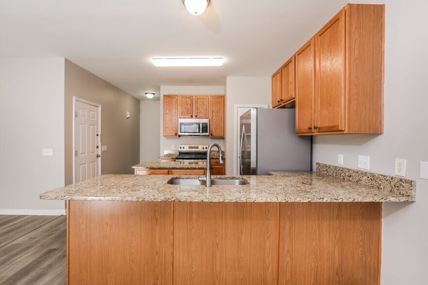 Building Photo - 136 Roan Dr