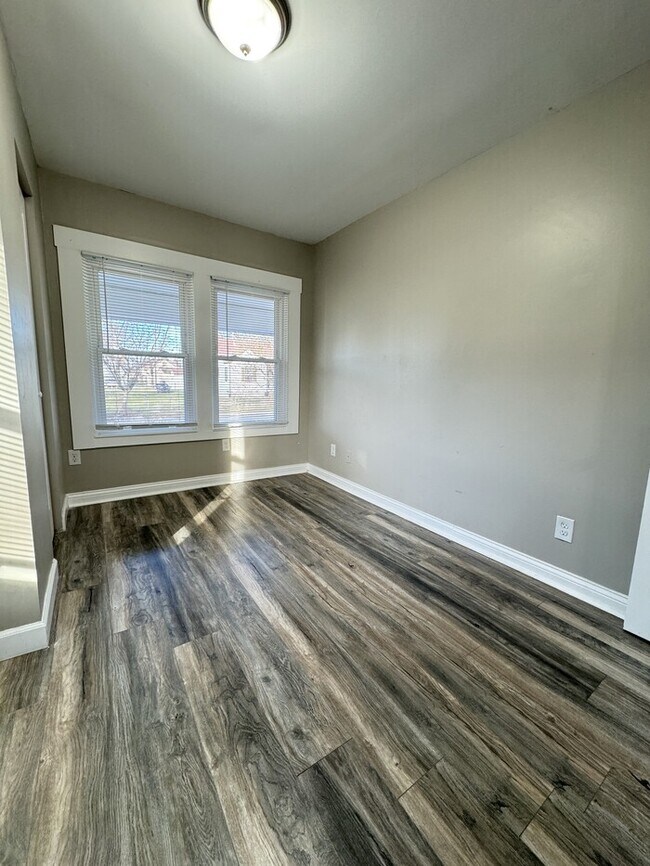 Building Photo - Beautiful updated home