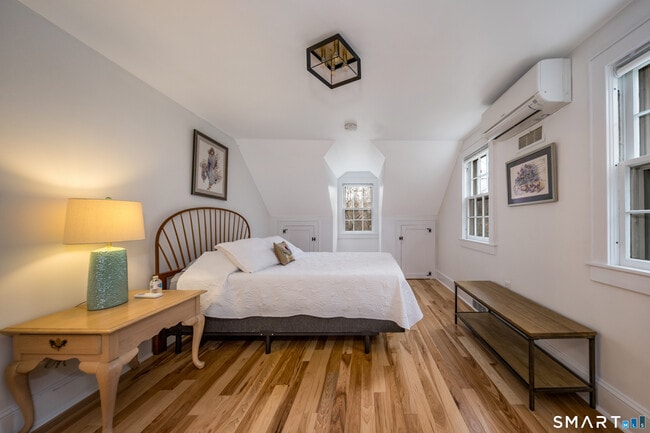 Building Photo - 99 Bay View Ave