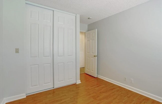 Building Photo - 3370 Northwood Dr.