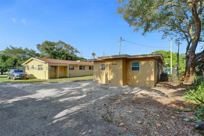 Building Photo - 429 NW 9th Ave