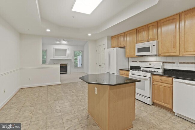 Building Photo - 338 Colony Point Pl