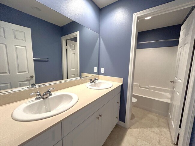 Building Photo - NATURE TRAIL CHINO  (5 BED, 2.5 BATH)