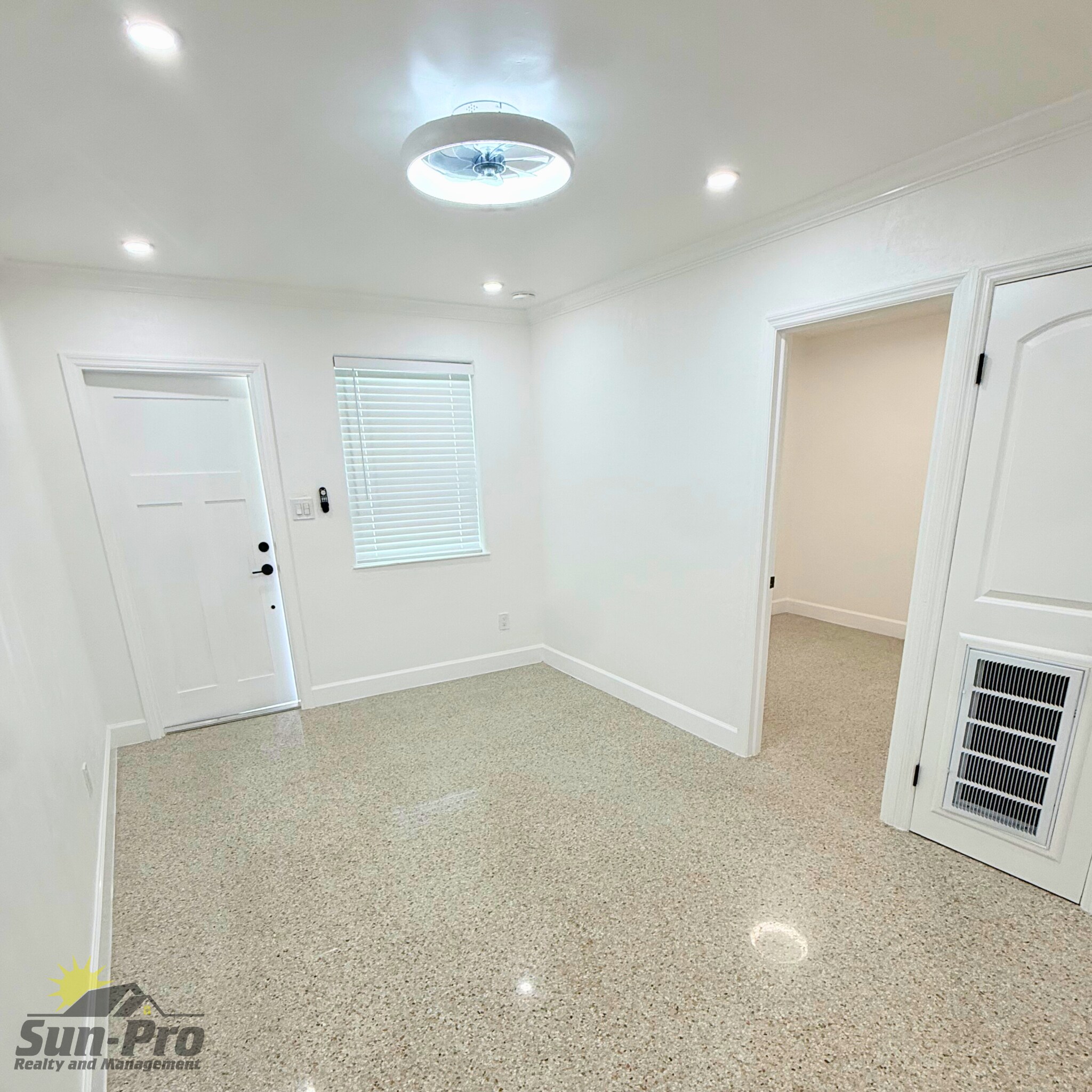 Building Photo - 750 Bethune St