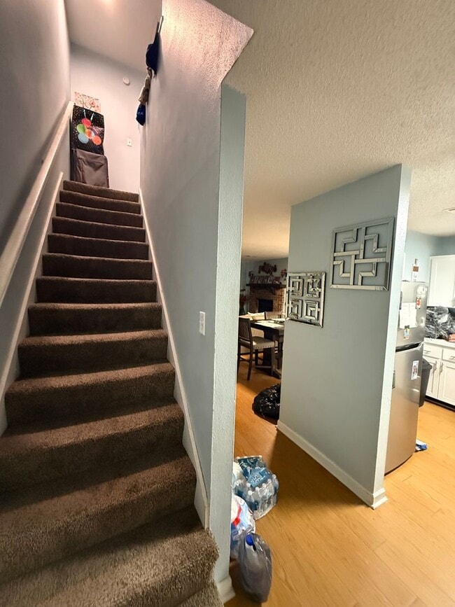 Building Photo - Upgraded 2BR/1.5BA Townhouse Apartment Con...
