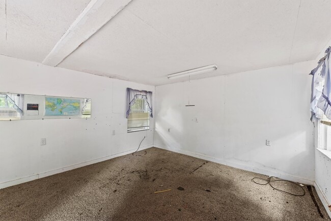 Building Photo - 632 Meadowlawn St