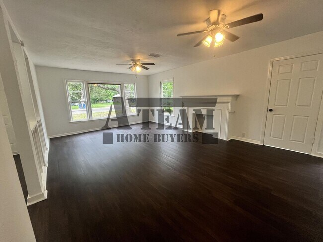 Building Photo - Fully Remodeled 3 Bedroom 2 Bathroom