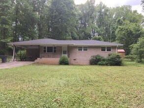 Building Photo - AMAZING 3 BEDROOM HOME MOVE IN READY ONLY ...