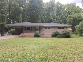 Building Photo - AMAZING 3 BEDROOM HOME READY TO MOVE INTO!...