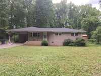 Building Photo - AMAZING 3 BEDROOM HOME READY TO MOVE INTO!...