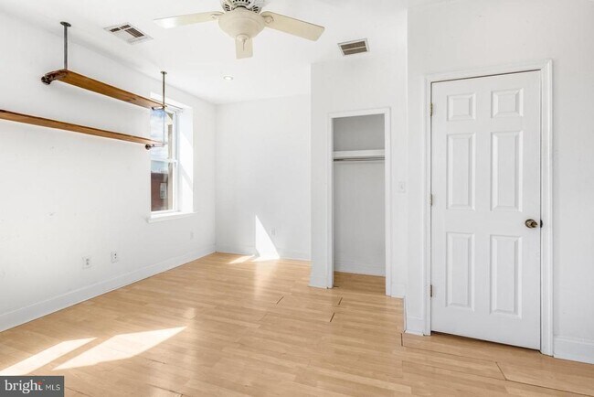 Building Photo - 3001 W Girard Ave