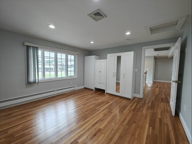 Building Photo - 548 Worcester St