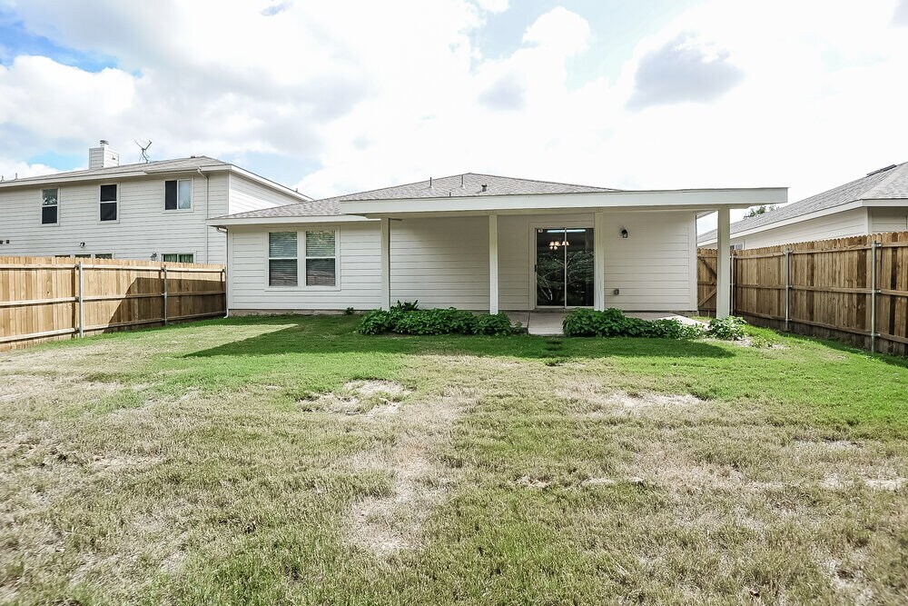 Building Photo - 1410 Post Oak Trail