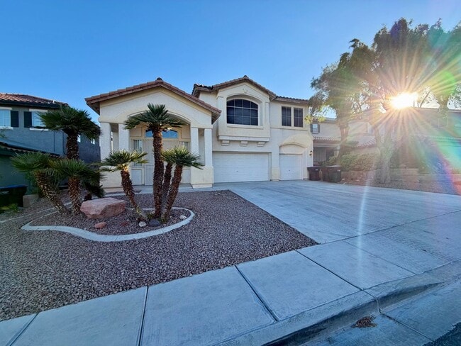 Building Photo - Lovely, large 4 bedroom