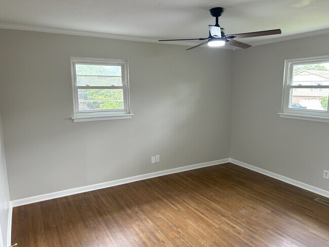 Building Photo - 2109 Villaret Dr SW
