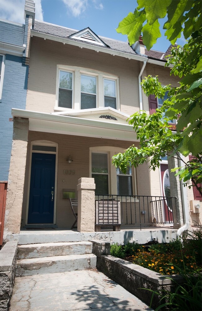 Building Photo - 1005 Kenyon St NW