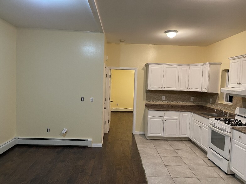 Primary Photo - 218 Hopkins Ave