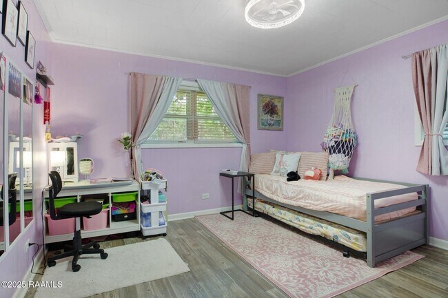 Building Photo - 681 Emar Dr