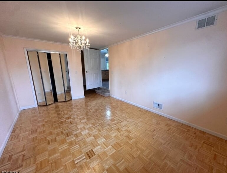 Building Photo - 228 S 16th Ave