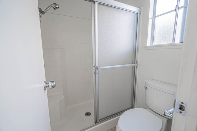 Building Photo - Santa Fe Double Primary Condo in Valencia!