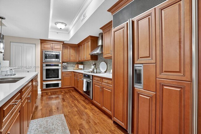 Building Photo - 1200 Hillsboro Mile