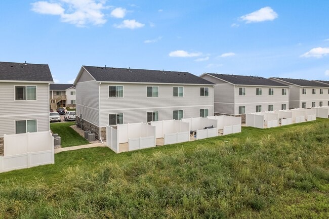 Building Photo - 102 Park View Court