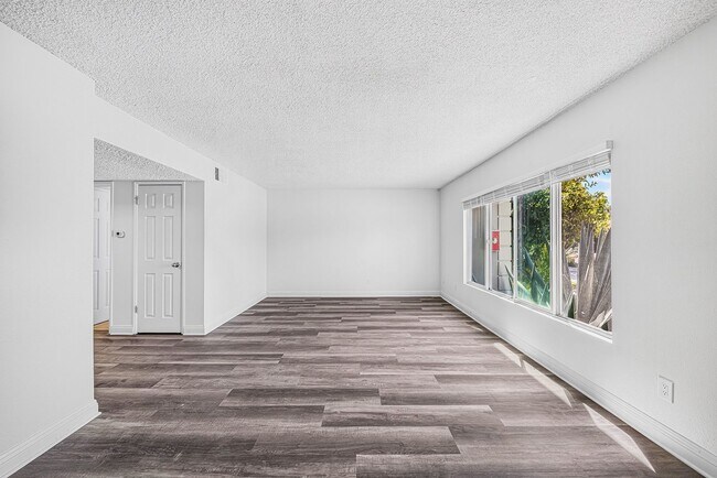 Interior Photo - 1600-1610 Mabury Street