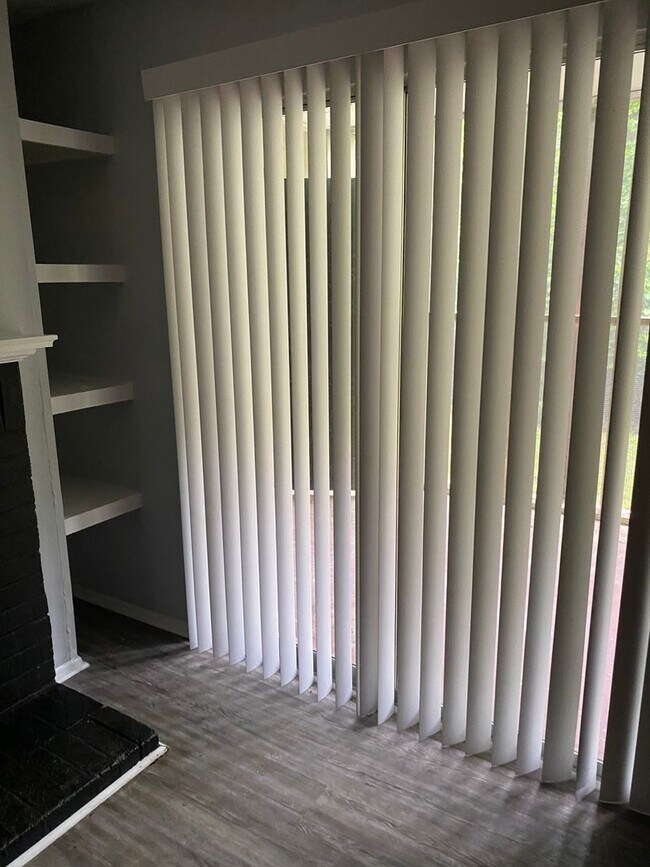 Building Photo - Lugo Riverhill