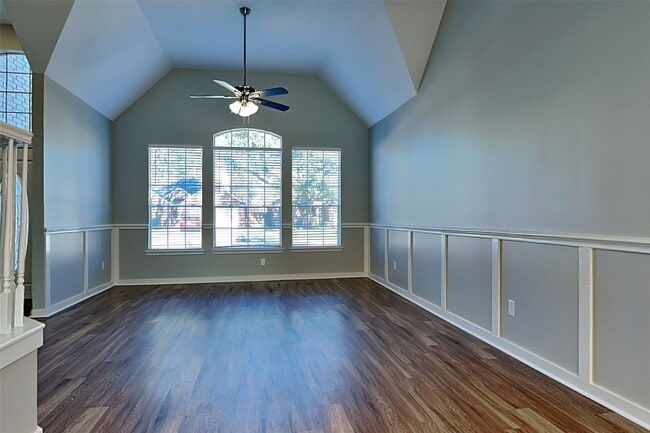 Building Photo - 30826 Trinket Dr