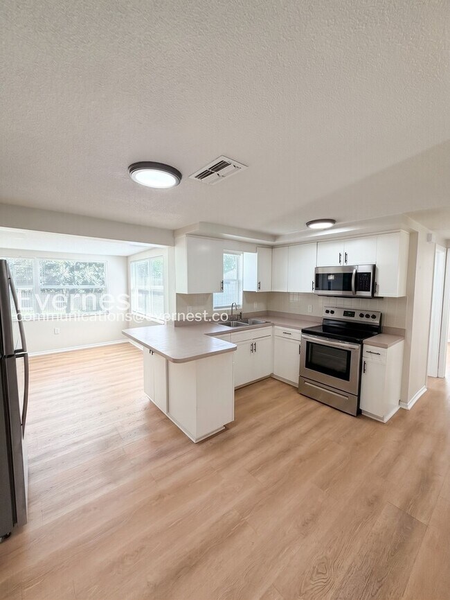 Building Photo - Cozy 2 Bed, 1 Bath Home with Patio and Garage | Pet Friendly | Available Now!