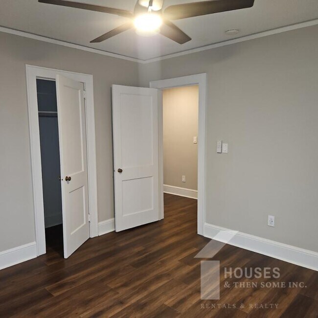 Building Photo - 8 Dargan St