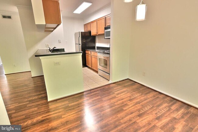Building Photo - 1702 Ascot Way