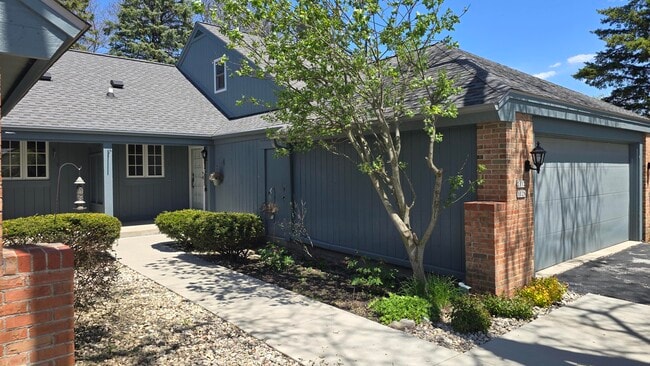 Building Photo - 2112 Quincy Ct
