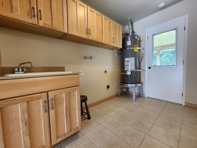 Building Photo - Lovely Bennett Valley Home in a Cul-De-Sac