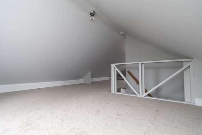 Building Photo - 7 Central St