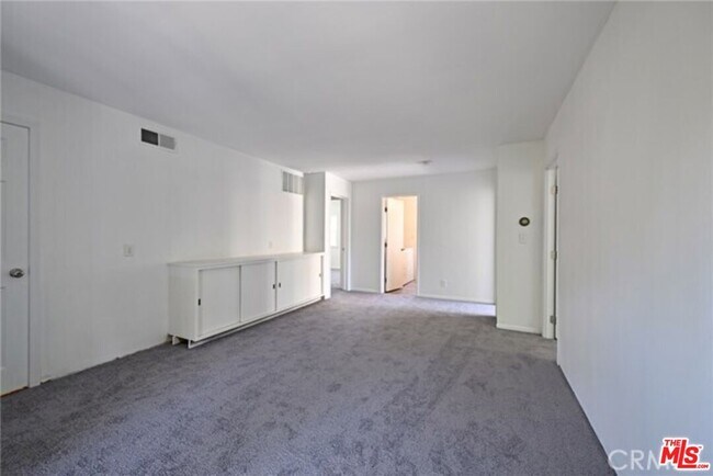 Building Photo - 11061 Ohio Ave Ave