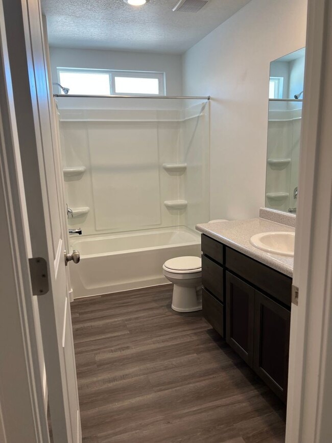 Building Photo - TOWNHOUSE IN TAYLORSVILLE