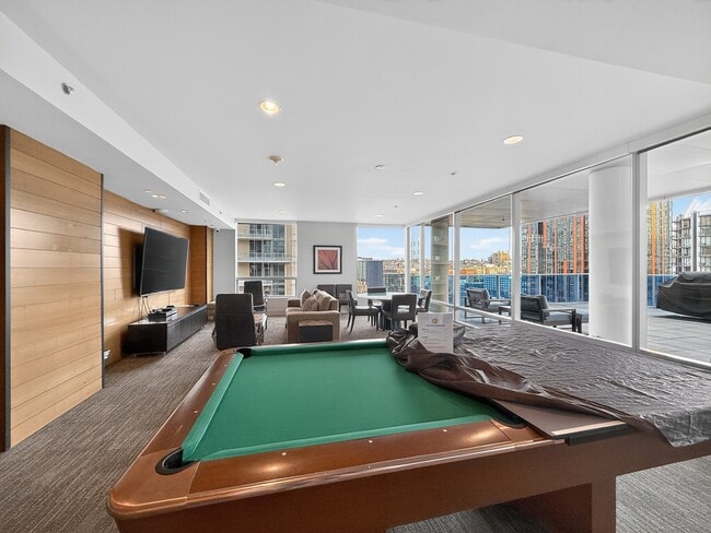 Building Photo - 737 Olive Wy