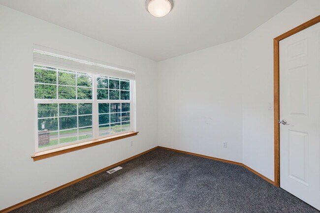 Building Photo - 6492 Wexford Ave SW