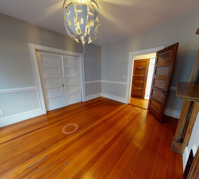 Building Photo - 107 Oxford St