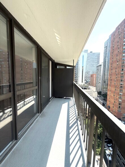 Building Photo - 33 W Delaware Pl