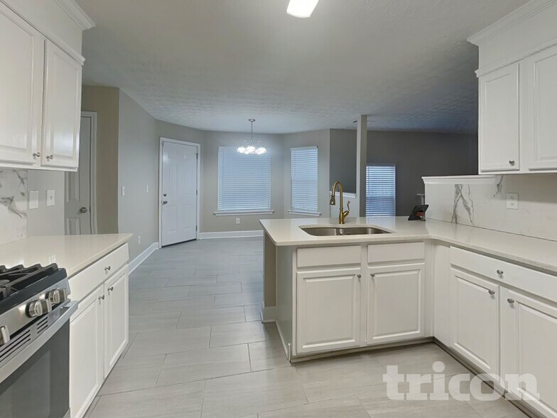 Building Photo - 12573 Lakeside Pkwy