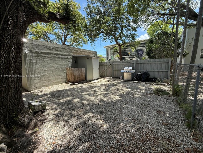 Building Photo - 535 NE 68th St