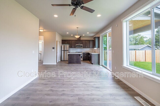 Building Photo - 206 Tacoma Ct NW