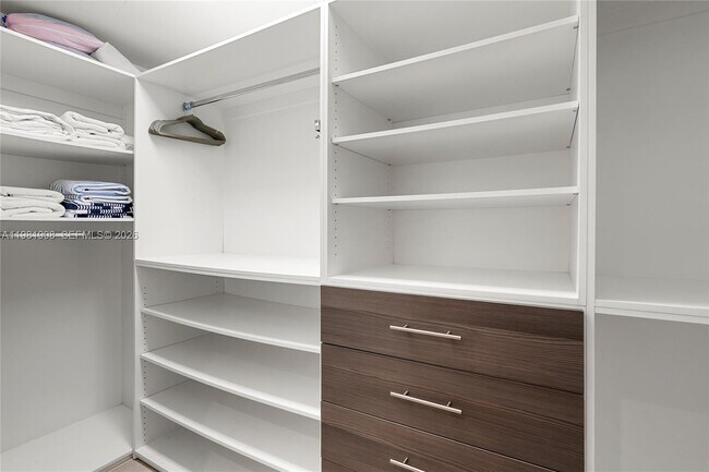 Building Photo - 177 Ocean Ln Dr