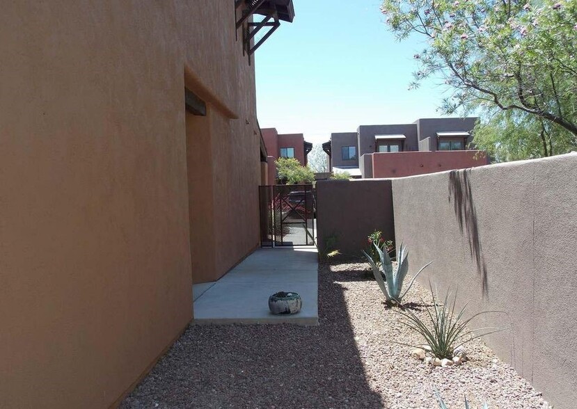 Side Patio - 3135 N Olsen Ave